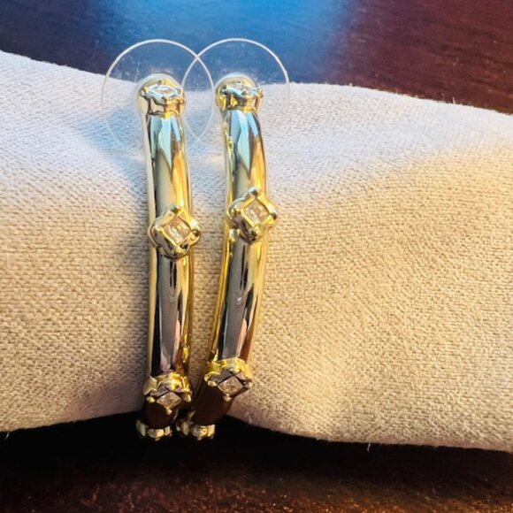 KENDRA SCOTT EARRINGS JOELLE HOOP Yellow GOLD tone and WHITE CRYSTAL - Picture 3 of 6